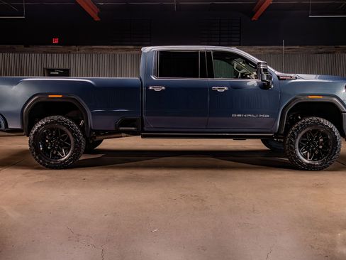 Used 2025 GMC Sierra 3500 Denali w/ Denali Reserve Package image 11