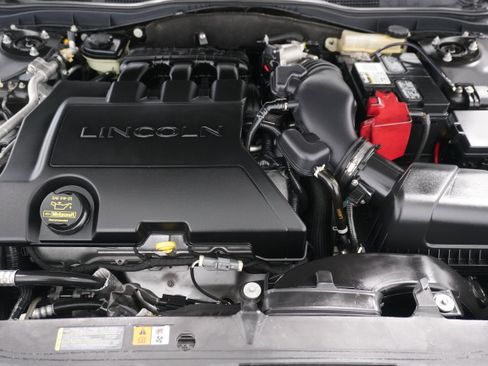 Used 2010 Lincoln MKZ image 27
