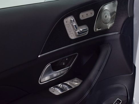 Used 2025 Mercedes-Benz GLS 450 4MATIC image 11