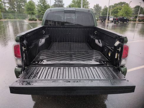 Used 2021 Toyota Tacoma TRD Off-Road w/ TRD Premium Off Road Package AWD/4WD image 33