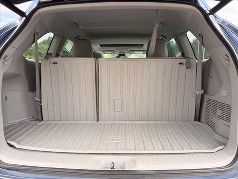 Used 2019 Toyota Highlander XLE AWD/4WD image 29