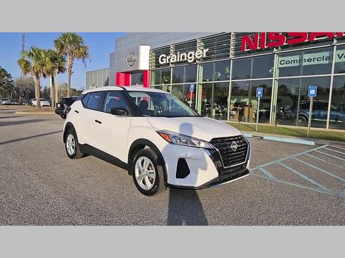 Used 2022 Nissan Kicks S image 18