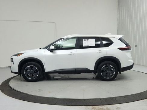 Used 2025 Nissan Rogue SV w/ SV Premium Package FWD image 4