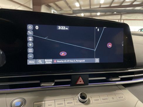 Used 2024 Hyundai Elantra Limited image 21