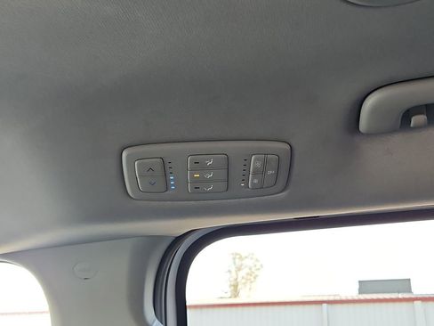 Used 2024 Kia Carnival LX image 29