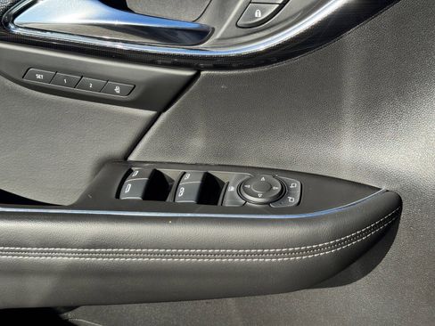 Used 2022 Buick Envision Essence w/ Technology Package II image 19