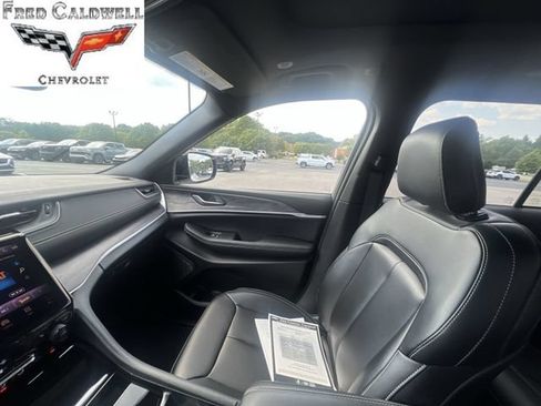 Used 2025 Jeep Grand Cherokee Limited AWD/4WD image 11