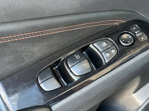 Used 2023 Nissan Altima 2.5 SR FWD image 11