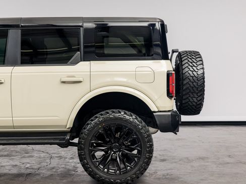 Used 2025 Ford Bronco Outer Banks AWD/4WD image 13