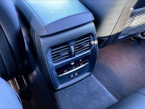 Used 2023 BMW 330i Sedan w/ Convenience Package image 31