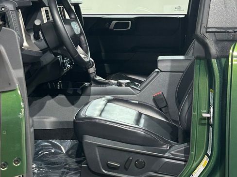 Used 2025 Ford Bronco Outer Banks AWD/4WD image 34
