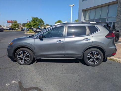 Used 2019 Nissan Rogue SV w/ Premium Package image 8