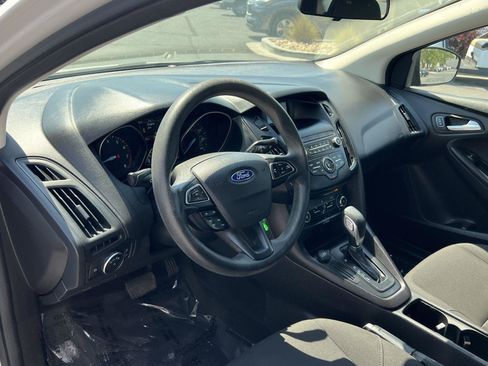 Used 2018 Ford Focus SE FWD image 28