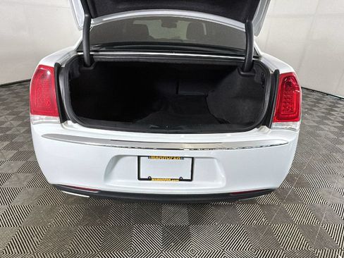 Used 2018 Chrysler 300 Limited AWD/4WD image 31