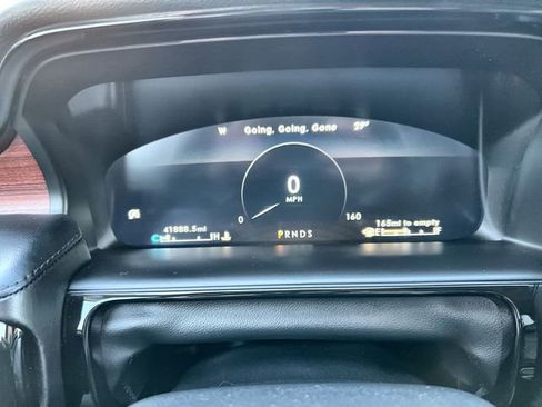 Used 2021 Lincoln Nautilus Reserve image 11