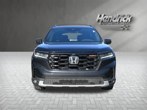 Used 2025 Honda Pilot TrailSport image 5