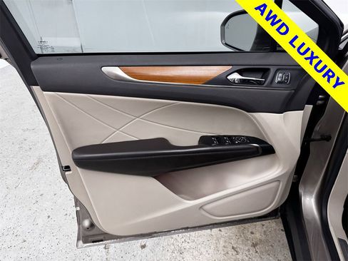 Used 2018 Lincoln MKC Select w/ Select Plus Package image 9