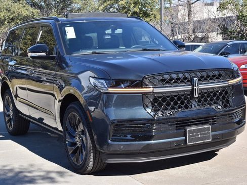 New 2025 Lincoln Navigator Reserve w/ Jet Appearance Package image 3