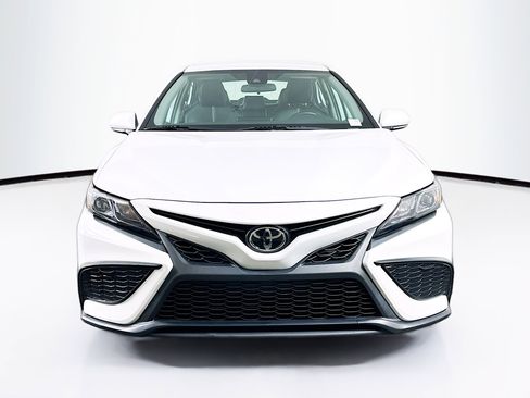 Used 2023 Toyota Camry SE image 2