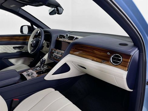 Certified 2025 Bentley Bentayga AWD/4WD image 15