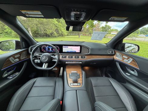 Used 2025 Mercedes-Benz GLS 450 4MATIC w/ AMG Line Exterior image 33