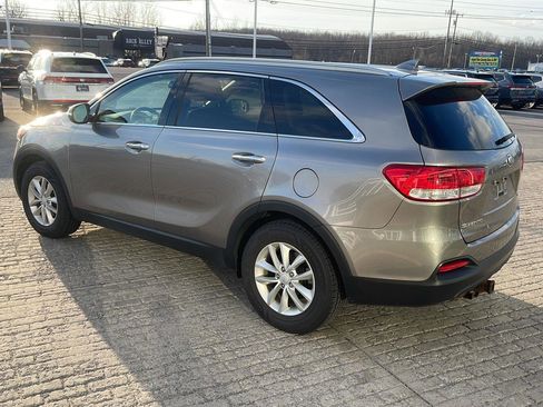 Used 2018 Kia Sorento LX image 6