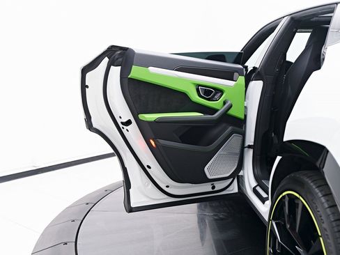 Used 2022 Lamborghini Urus image 35