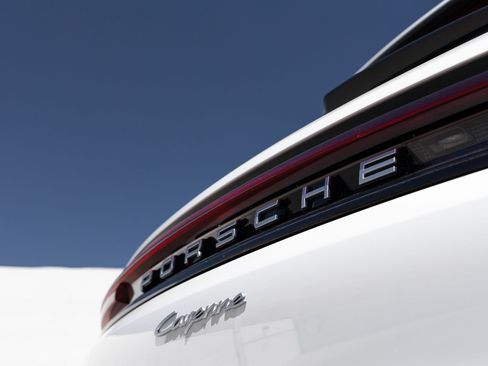 Certified 2025 Porsche Cayenne AWD/4WD image 12