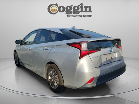 Used 2020 Toyota Prius Limited w/ Premium Convenience Package FWD image 2