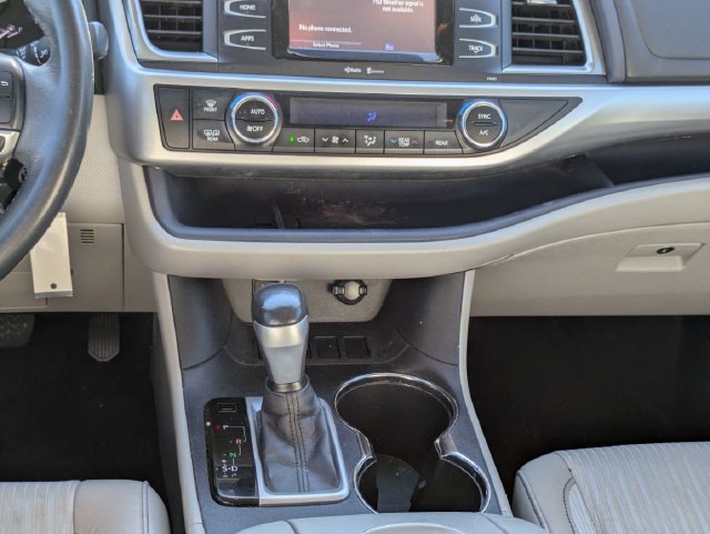 Used 2015 Toyota Highlander Plus FWD image 20