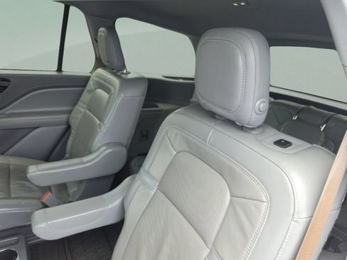 Used 2020 Lincoln Aviator Reserve w/ Elements Package Plus AWD/4WD image 24