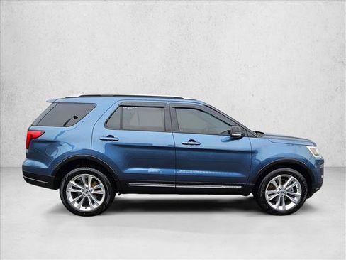 Used 2019 Ford Explorer XLT w/ Equipment Group 202A image 6