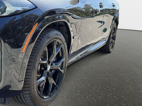 Used 2024 BMW X6 M60i image 11