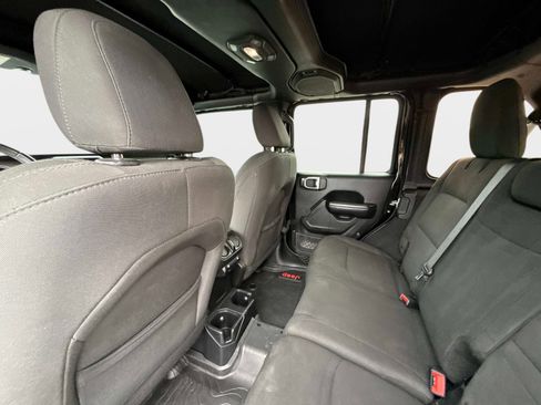 Used 2018 Jeep Wrangler Unlimited Sport S AWD/4WD image 17