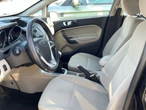 Used 2015 Ford Fiesta SE image 3