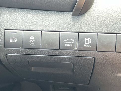 Used 2021 Toyota Camry SE FWD image 17