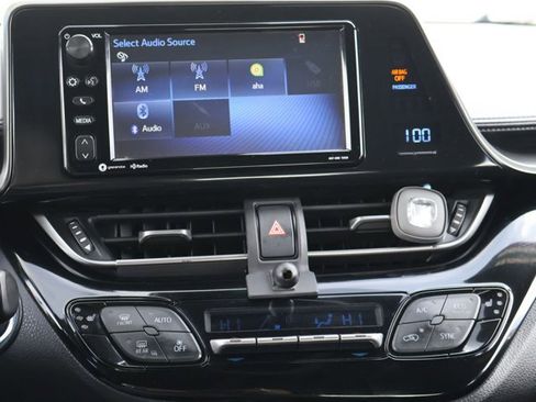 Used 2018 Toyota C-HR XLE FWD image 19