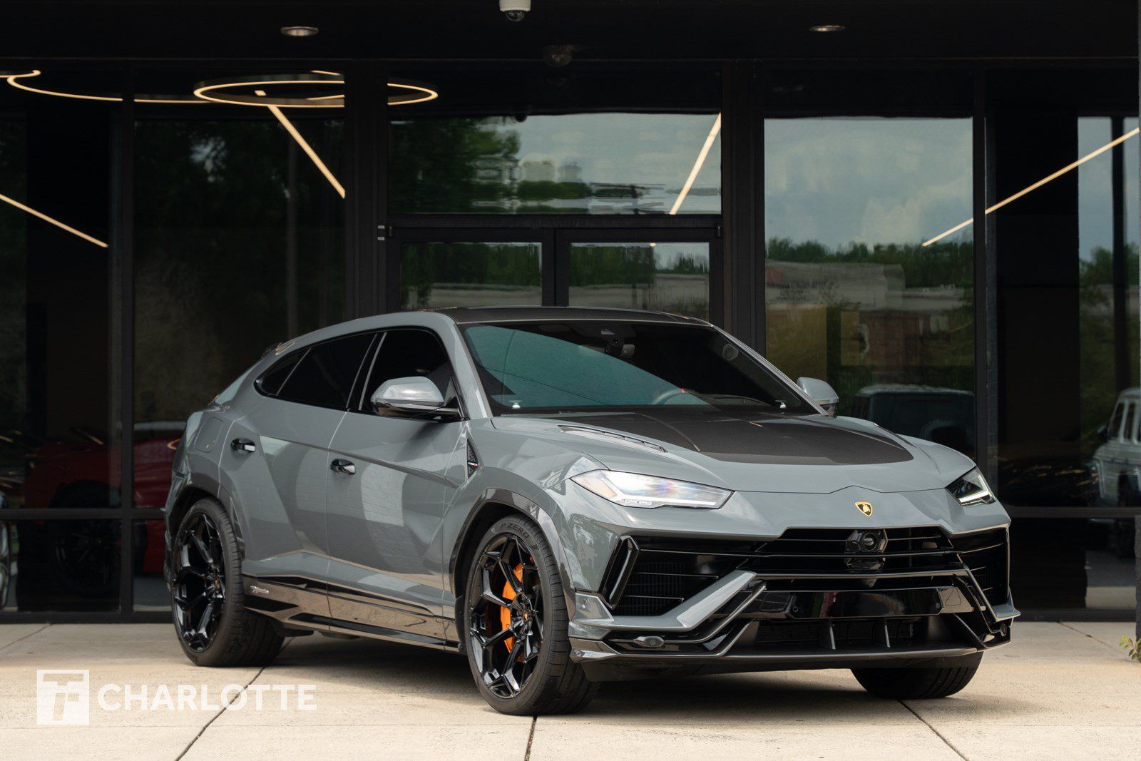 Used 2023 Lamborghini Urus Performante AWD/4WD image 2