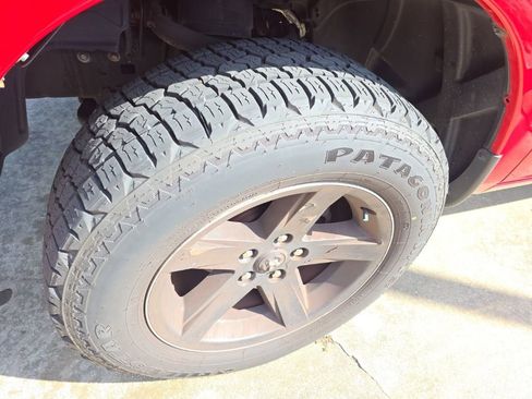 Used 2014 RAM 1500 Express image 2