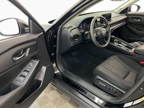 Used 2025 Honda Accord SE image 19