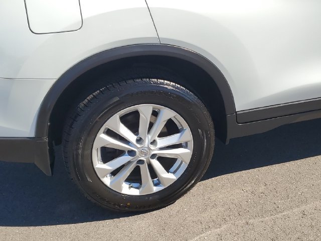 Used 2016 Nissan Rogue SV AWD/4WD image 5