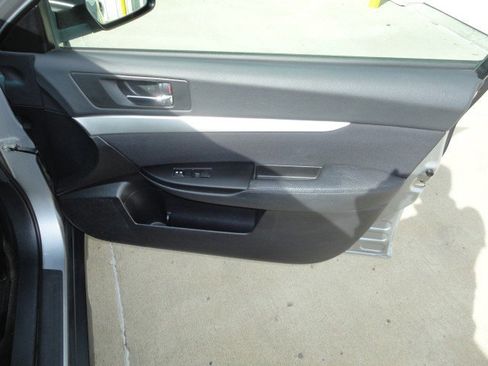 Used 2011 Subaru Outback 2.5i Premium w/ All-Weather Pkg image 17