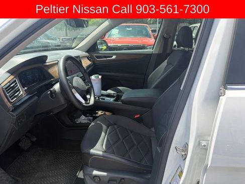 Used 2024 Volkswagen Atlas SE w/ Panoramic Sunroof Package FWD image 9