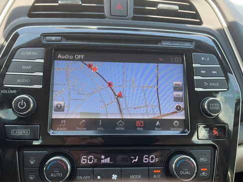 Used 2016 Nissan Maxima Platinum FWD image 11