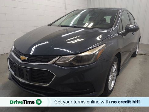 Used 2018 Chevrolet Cruze LT FWD image 1