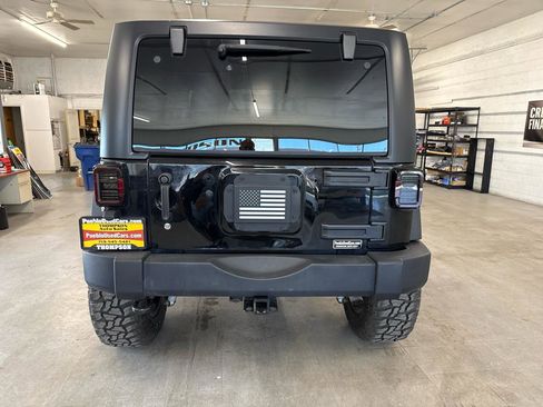 Used 2015 Jeep Wrangler Rubicon w/ Power Convenience Group AWD/4WD image 3