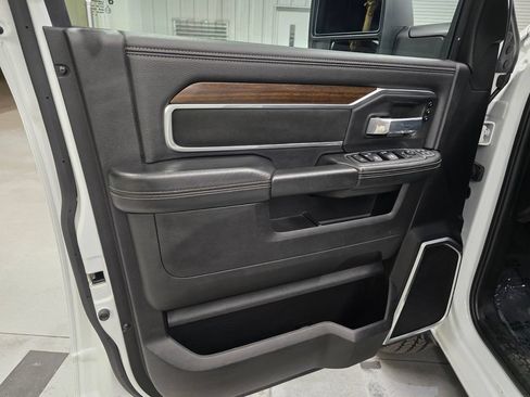 Used 2024 RAM 2500 Laramie AWD/4WD image 15