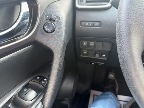 Used 2016 Nissan Rogue SV AWD/4WD image 22