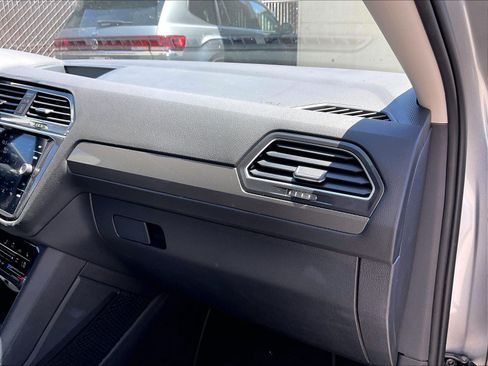 Certified 2023 Volkswagen Tiguan SE w/ Panoramic Sunroof Package FWD image 16