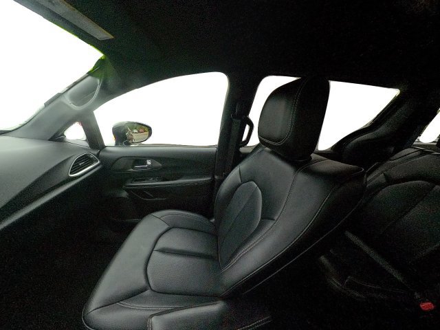 Used 2025 Chrysler Pacifica Select FWD image 36